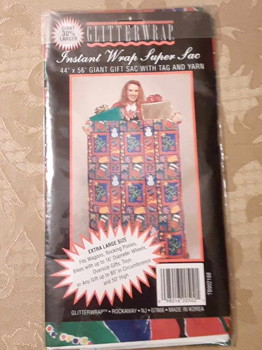 Giant 44" x 56" Gift Sac with Tag and Yarn